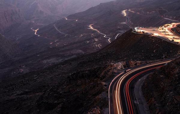 الصقيع يزين قمة جبل جيس لأجمل شتاء في العالم. الصورة من "وام"