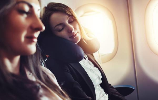 نصائح تساعد على النوم داخل الطائرة