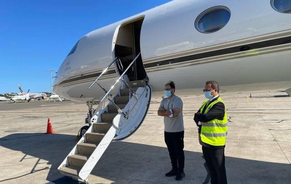 طائرة إخلاء طبي لمواطن من استراليا للممكلة - الصورة من حساب القنصلية على تويتر