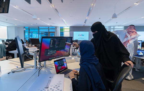 آبل تفتتح أكاديمية للنساء في الرياض أول فروع أكاديمية Apple للمطورين في الشرق الأوسط