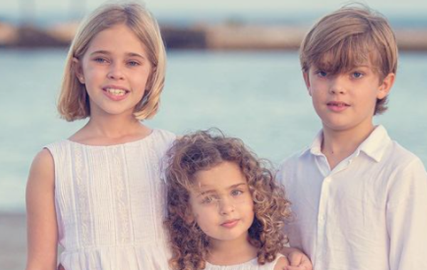 الأميرة أدريان مع شقيقها وشقيقتها - الصورة من حساب الأميرة مادلين على انستغرام