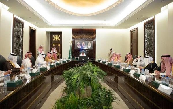  الأمير خالد الفيصل يرأس اجتماعا لتحويل مكة إلى منطقة ذكية - الصورة من حساب إمارة المنطقة على تويتر