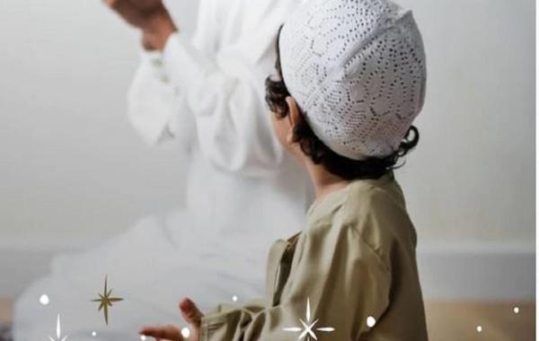 صورة لطفل يصلي
