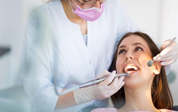أهمية زيارة طبيب الأسنان بعد رمضان