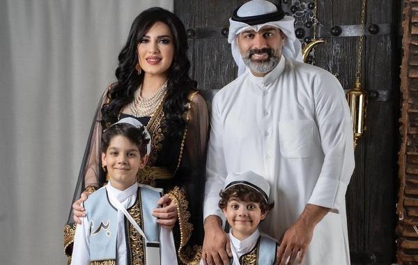 هبة الدري بصحبة زوجها نواف العلي وولداهما بدر وفهد - صورة من حسابها الرسمي على موقع " انستغرام"