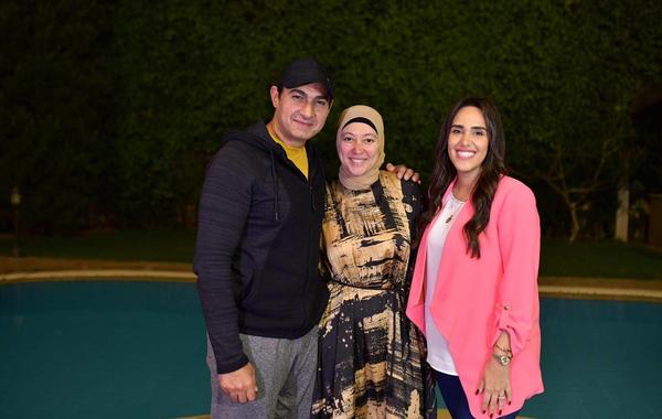 ياسر جلال بصحبة زوجته مع الإعلامية فاطمة مصطفى  - الصورة من حسابها على انستغرام