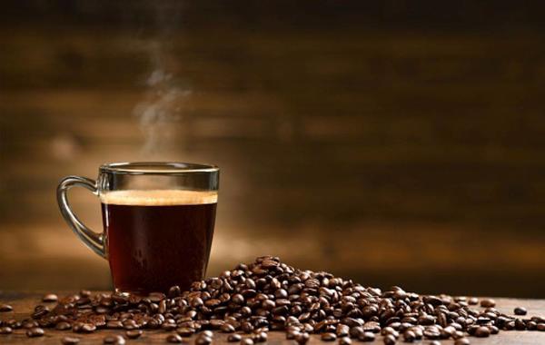 استشاري يعتبر القهوة من أهم المشروبات المسببة للسعادة