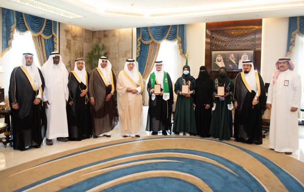 أمير منطقة مكة المكرمة يكرم طلاب وطالبات تعليم مكة المكرمة وجدة الفائزين بجوائز (آيسف 2022)