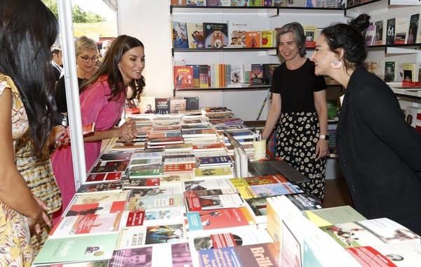 الملكة ليتيزيا في معرض الكتاب- الصورة من موقع Royal Central