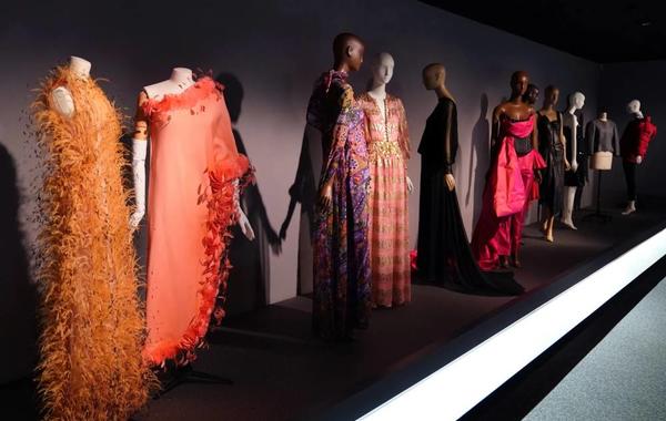 Dior conçoit des conversations avec Balenciaga à l’exposition du Fashion Institute of Technology à New York
