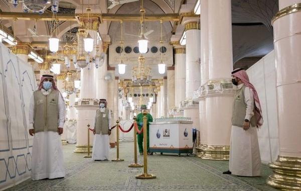 100 باب لاستقبال ضيوف الرحمن في المسجد النبوي بعد أدائهم مناسك الحج