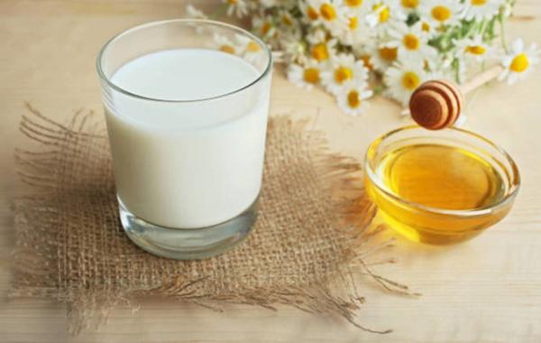 صورة للعسل والحليب