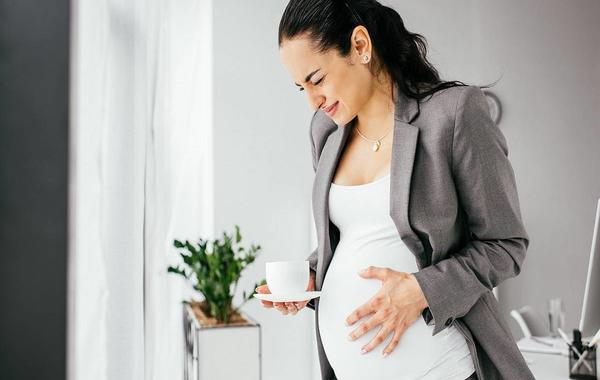 صورة لامرأة حامل نعاني من تسمم الحمل
