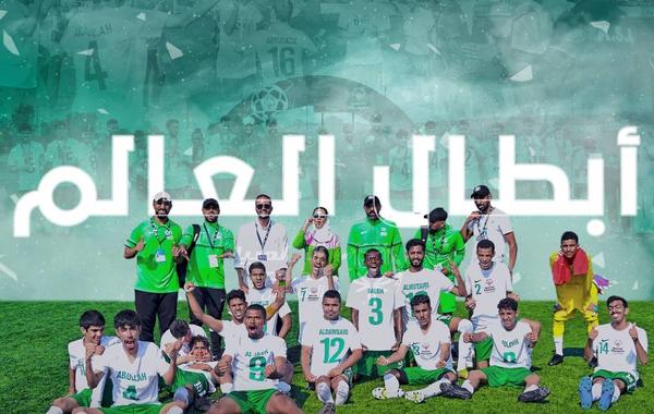 المنتخب السعودي يتوج بذهبية كأس العالم في بطولة كأس العالم لكرة القدم الموحدة - الصورة من حساب اللجنة الأولمبية والبارالمبية السعودية 