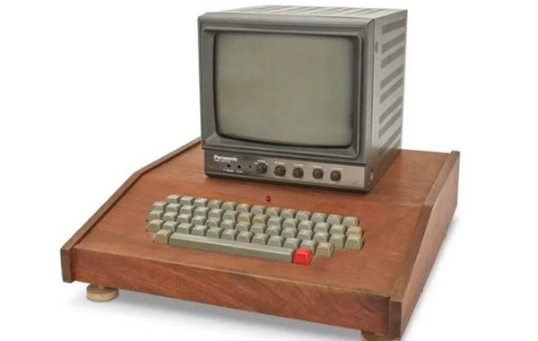 صورة أول كمبيوتر Apple-1