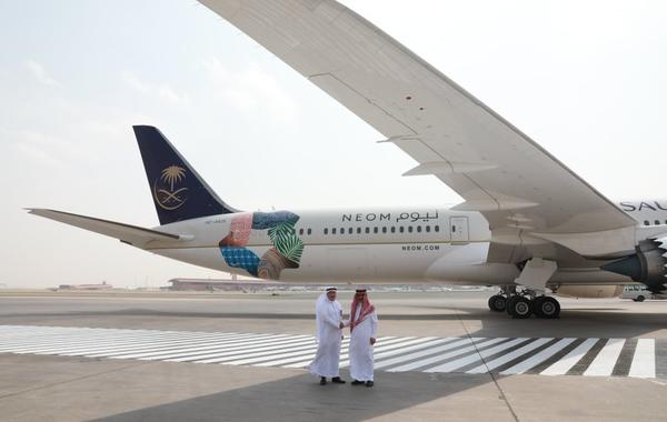 الخطوط السعودية تزين طائراتها بشعار نيوم ليطوف العالم - الصورة من حساب الخطوط السعودية