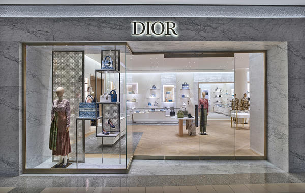 "ديور" Dior تعيد افتتاح متجرها في الرياض