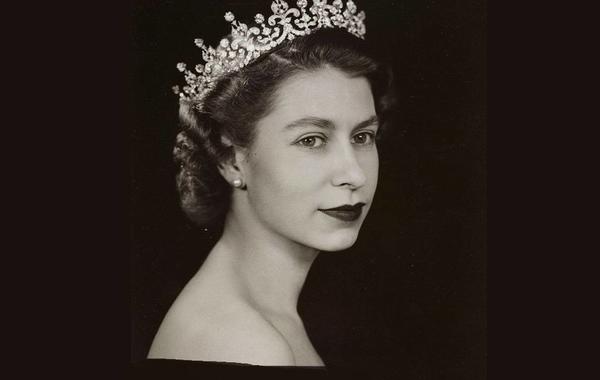 صورة بعد تتويج الملكة ب20 يوم عام 1956-الصورة من حساب Royal Collection Trust على انستغرام