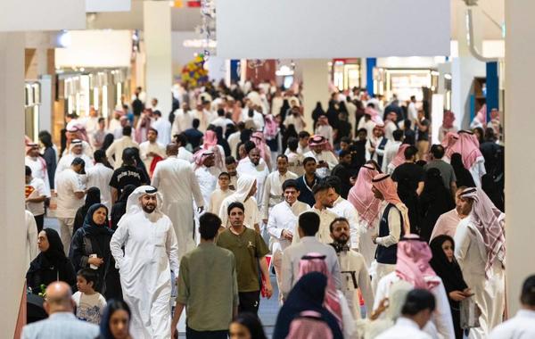 نجاح فعاليات اليوم الأول من معرض الرياض الدولي للكتاب - الصورة من حساب وزير الثقافة السعودي