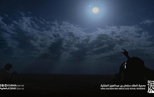 هيئة تطوير محمية الملك سلمان بن عبدالعزيز الملكية تفعّل السياحة الفلكية - الصورة من حساب الهيئة