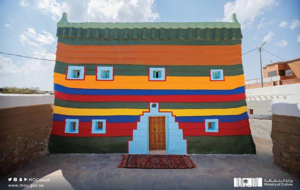 هيئة التراث تحتفي بالإرث الثقافي الوطني في مسابقة "بيوت عسير الملونة" - الصورة من حساب وزارة الثقافة