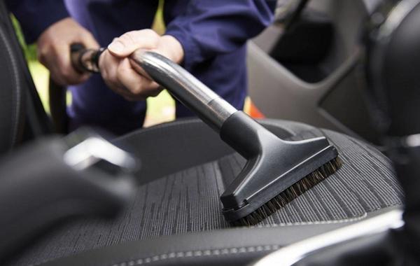 كيفية تنظيف مقاعد السيارة؟