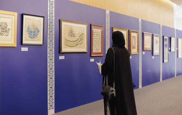 مركز جامع الشيخ زايد الكبير ينظم "معرض ملامح فنية". الصورة من "وام"