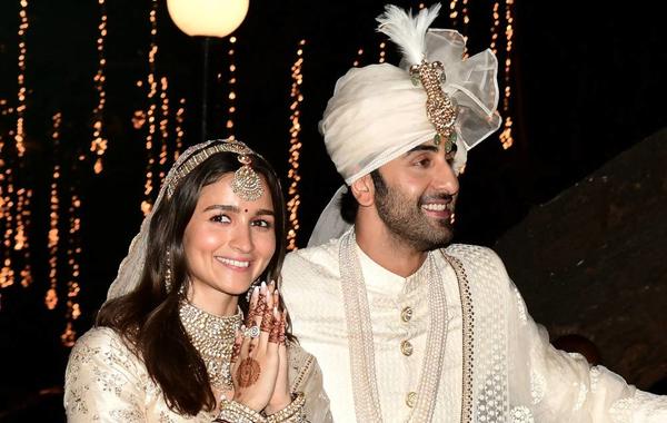 Bollywood actors Ranbir Kapoor (R) and Alia Bhatt pose for pictures during their wedding ceremony in Mumbai on April 14, 2022. SUJIT JAISWAL / AFP