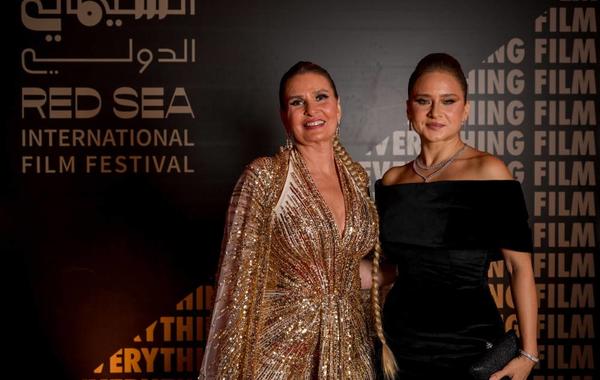 مكياج وتسريحات شعر النجمات في افتتاح مهرجان البحر الأحمر السينمائي