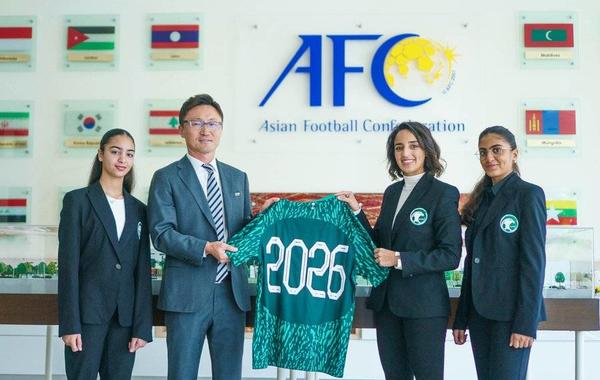 المملكة تسلم الاتحاد الآسيوي ملف استضافة كأس آسيا لكرة القدم للسيدات 2026 - الصورة من حساب الاتحاد السعودي لكرة القدم