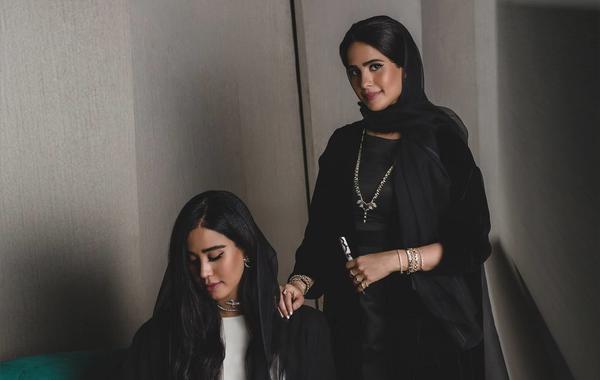 المصممتان لينا وهلا محمد الخريجي: كل قطعة تحمل رسالة مختلفة يجمع بينها الحب