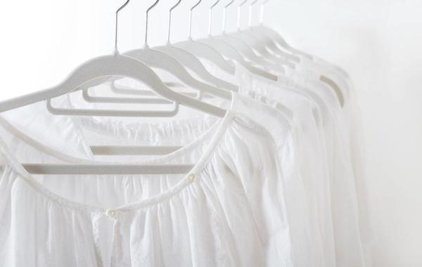 دليل التنظيف للملابس البيض