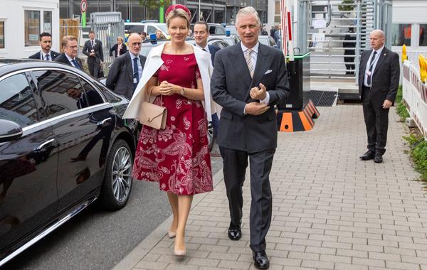 King Philippe of Belgium and Queen Mathilde of Belgium arrive for a visit to the BioNTeCH research institute in Mainz, Rhineland-Palatinate, western Germany, on October 05, 2022. ANDRE PAIN / AFP