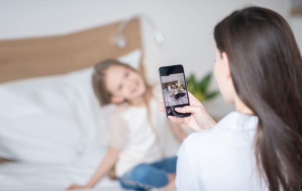 كيف تنشرين صورة أطفالك على مواقع التواصل الاجتماعي بأمان؟