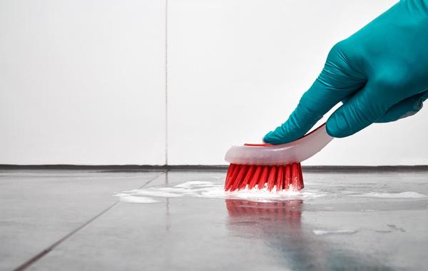 كيفية تنظيف السيراميك بمواد منزلية الصنع؟