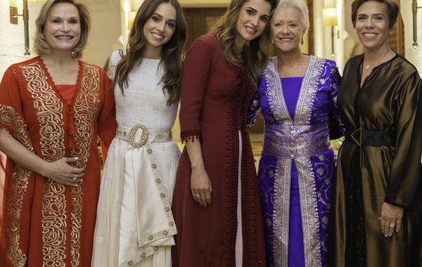    A handout picture released by the Press Service of Jordanian Queen Rania, shows her (C) posing for a picture with Princess Aisha bint Hussein (L), Princess Iman bint Abdullah (2nd L), Princess Muna al-Hussein (2nd R) and Princess Zein bint Hussein (R) at a henna ceremony night on March 7, 2023 ahead of Princess Iman's upcoming wedding. AFP PHOTO / OFFICE OF HER MAJESTY QUEEN RANIA AL ABDULLAH / YOUSEF ALLAN