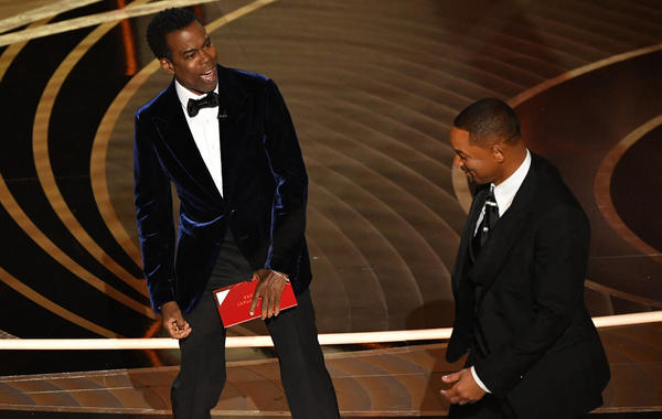  Will Smith (R) approaches US actor Chris Rock onstage during the 94th Oscars at the Dolby Theatre in Hollywood, California on March 27, 2022. Robyn Beck / AFP