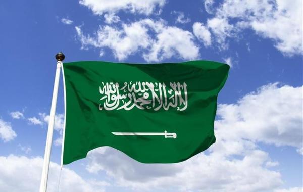 الأمن العام السعودي يكشف عقوبة من يسيء للعلم الوطني