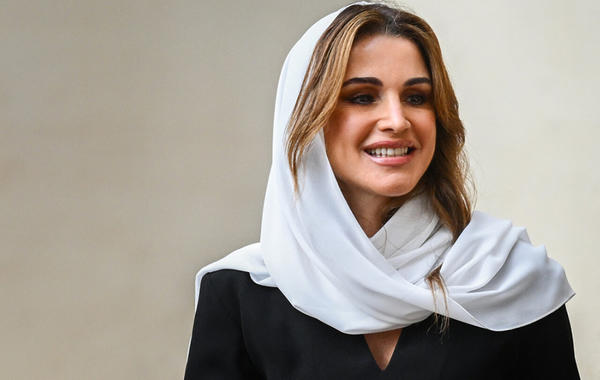 Queen Rania of Jordan leaves on November 10, 2022 from the San Damaso courtyard in The Vatican following a private audience with the Pope. Vincenzo PINTO / AFP