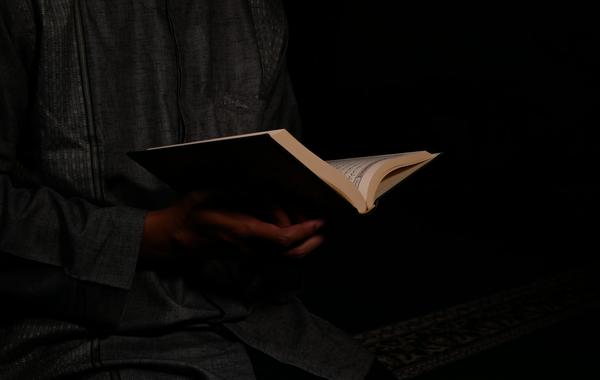 فضل تلاوة القرآن الكريم في شهر رمضان 2023 - الصورة من unsplash