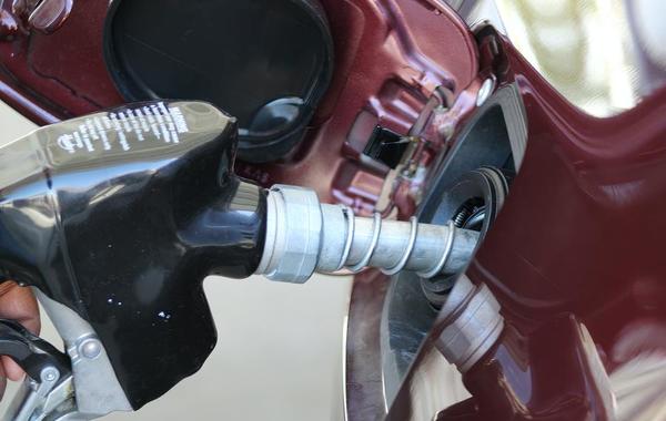 انخفاض أسعار الوقود في الإمارات. الصورة من unsplash