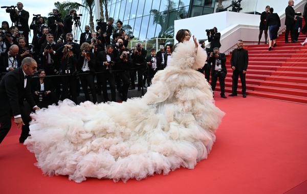 British-Thai actress Araya Hargate arrives for the screening of the film "Kaibutsu" (Monster) during the 76th edition of the Cannes Film Festival in Cannes, southern France, on May 17, 2023. (Photo by Patricia DE MELO MOREIRA / AFP)