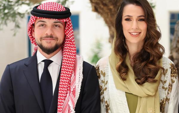 الأمير الحسين ورجوة آل سيف Crown Prince Hussein and his Saudi fiancée Rajwa Khaled bin Musaed bin Saif في حفل خطوبتهما (مصدر الصورة: Jordanian Royal Palace / AFP)