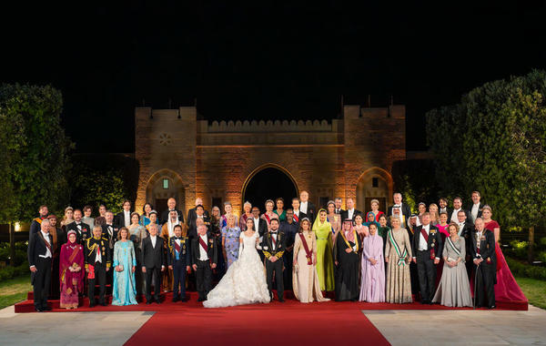 العائلة الملكية الأردنية مع قادة دول وأولياء عهد وشخصيات من دول العالم (مصدر الصورة : الديوان الملكي الهاشمي)