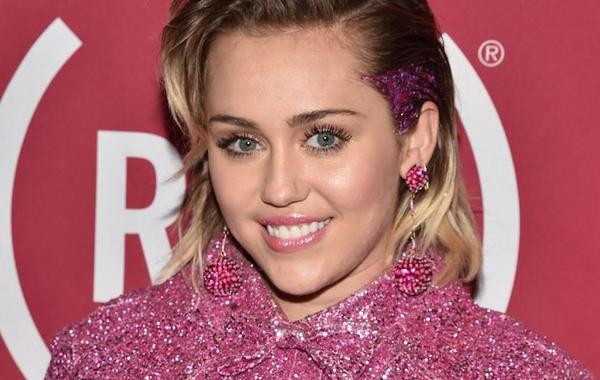 Woody Allen يختار Miley Cyrus لأول مسلسل تلفزيوني له
