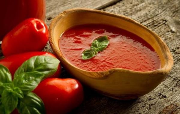 4 خطوات لتحضير صلصة الطماطم في المنزل