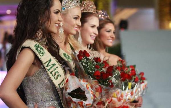 حسناء تشيكية ملكة جمال الأرض لعام 2012
