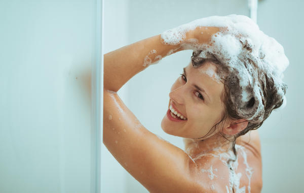 احذري غسل شعركِ أثناء الدورة الشهرية | مجلة سيدتي
