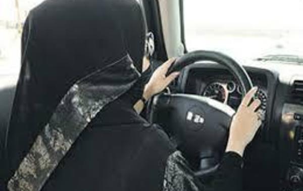 سعودي يطالب بمنح ابنته رخصة قيادة السيارة
