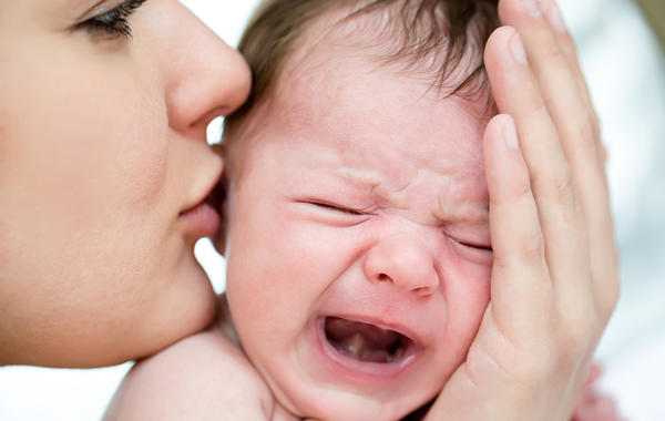 5 أنواع لبكاء مولودك كيف تميزين بينها؟
